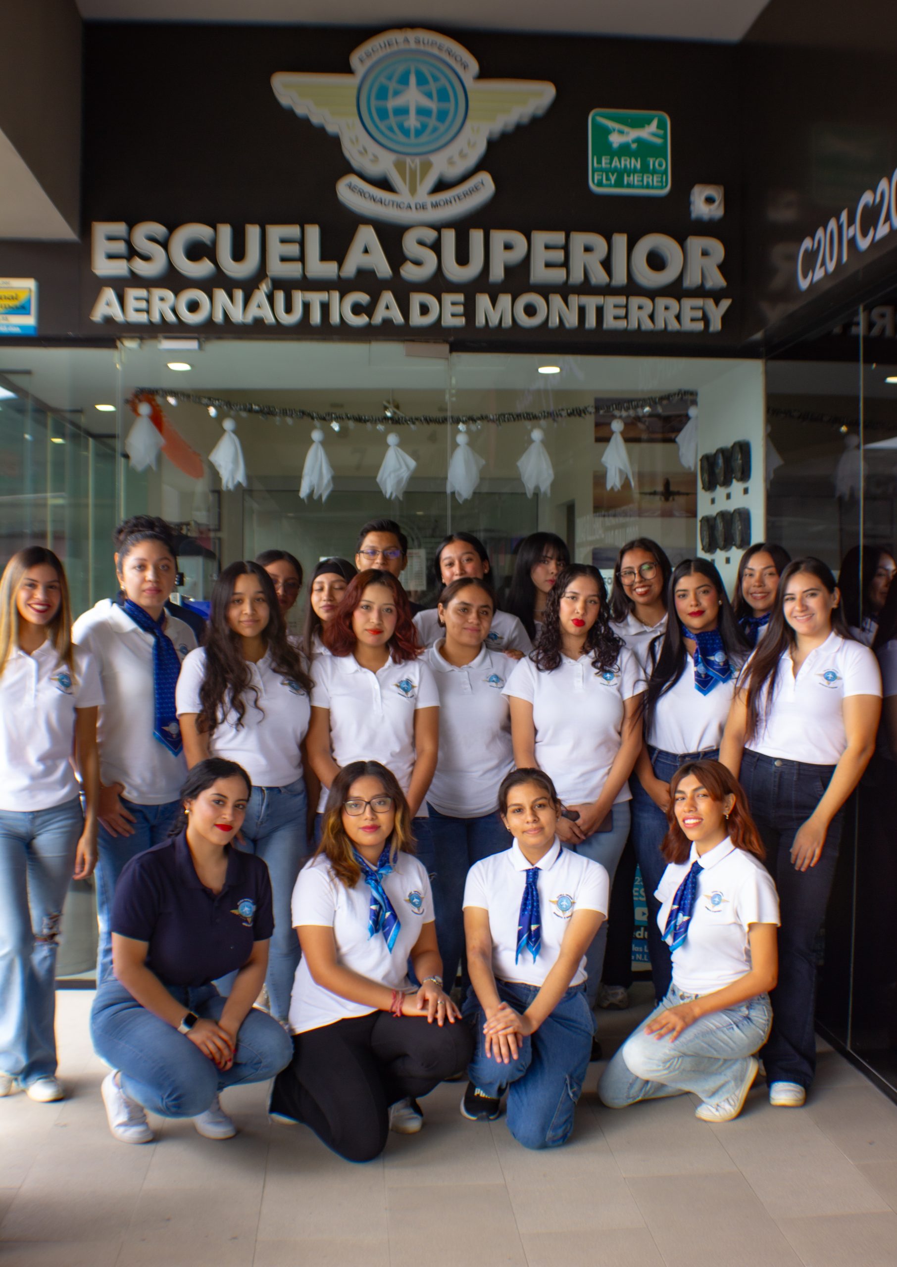 alumnos estudiantes de aviación